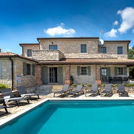 Luna Villa *