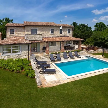 Luna Villa