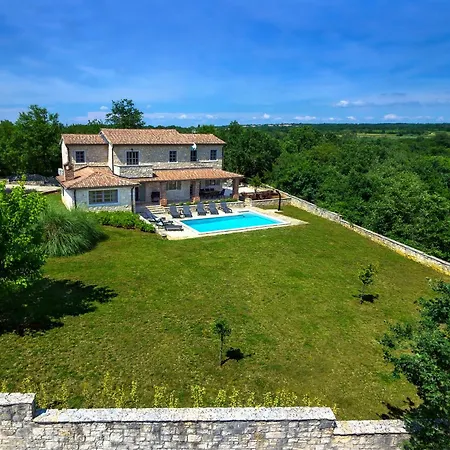 Luna Villa *